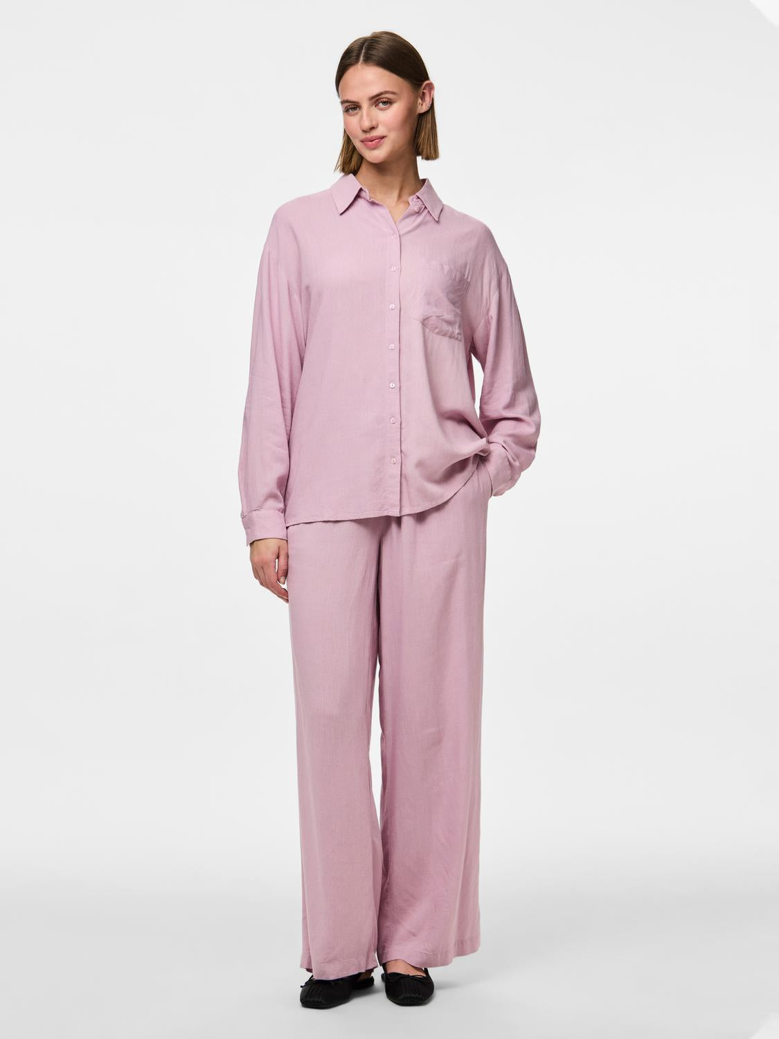 model_shot-front_full